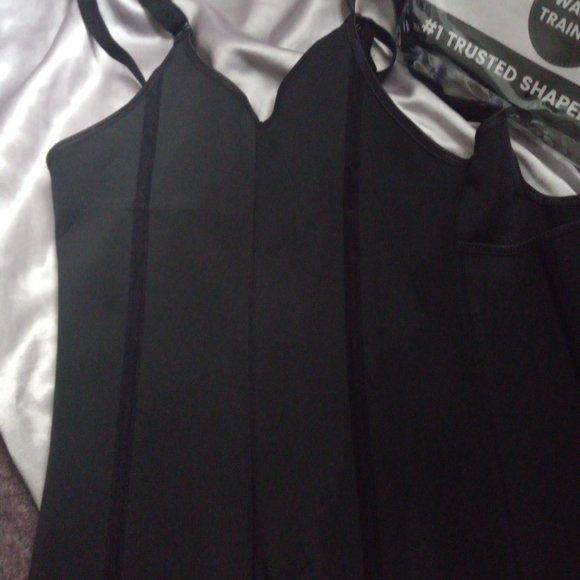 Iconic Curves - Picture 4 of 4